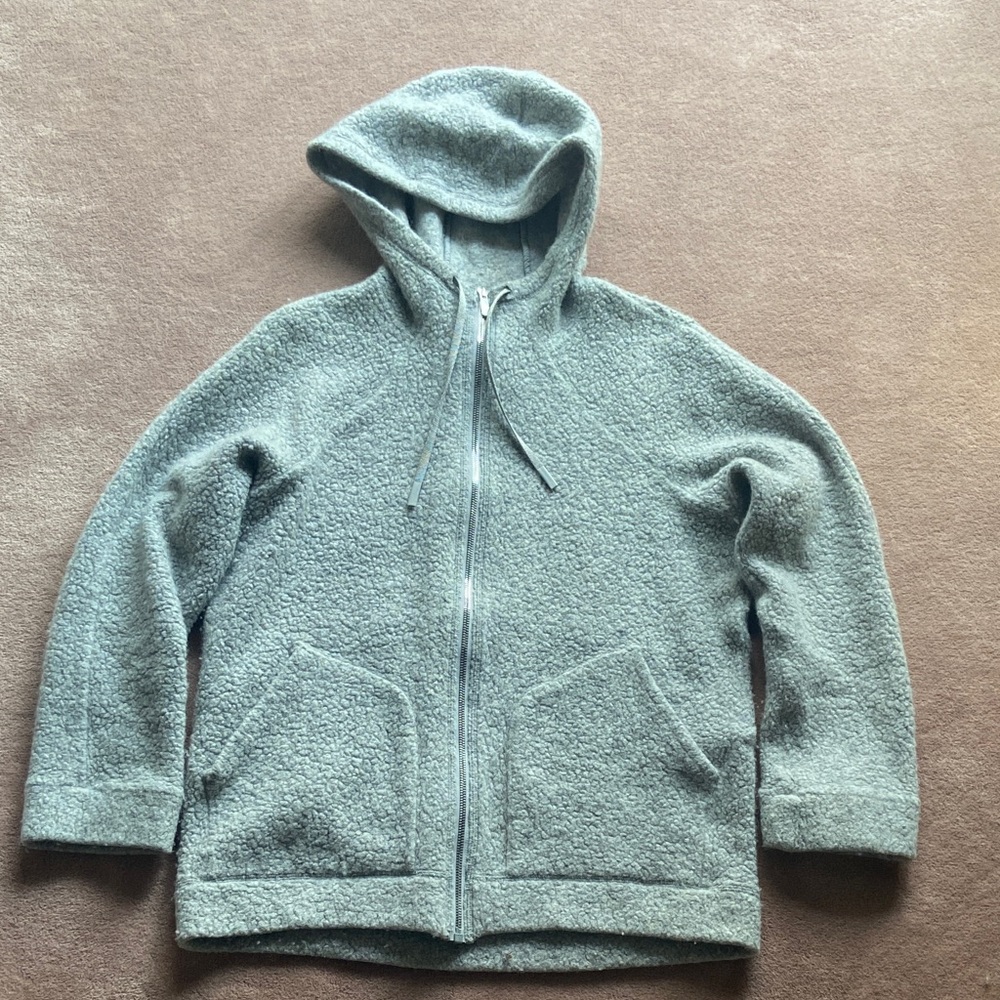 Hooded Zip-Front Sherpa Jacket in Light Grey